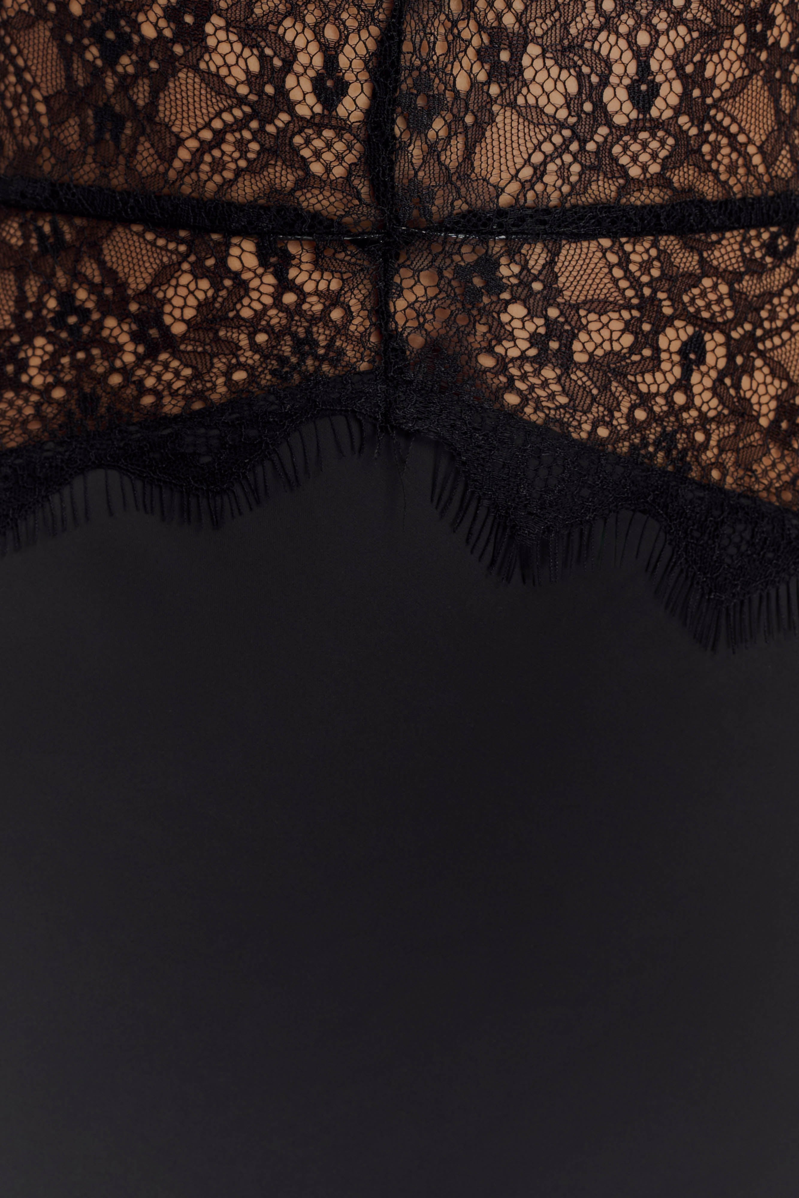 Robe en dentelle et satin Noiréa