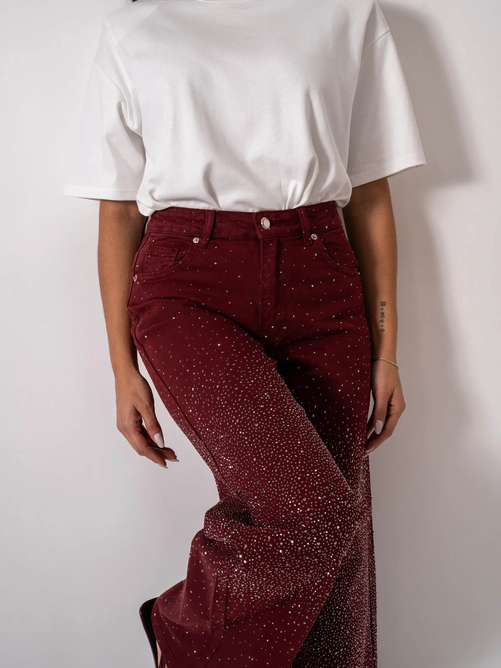Jean en denim pailleté bordeaux