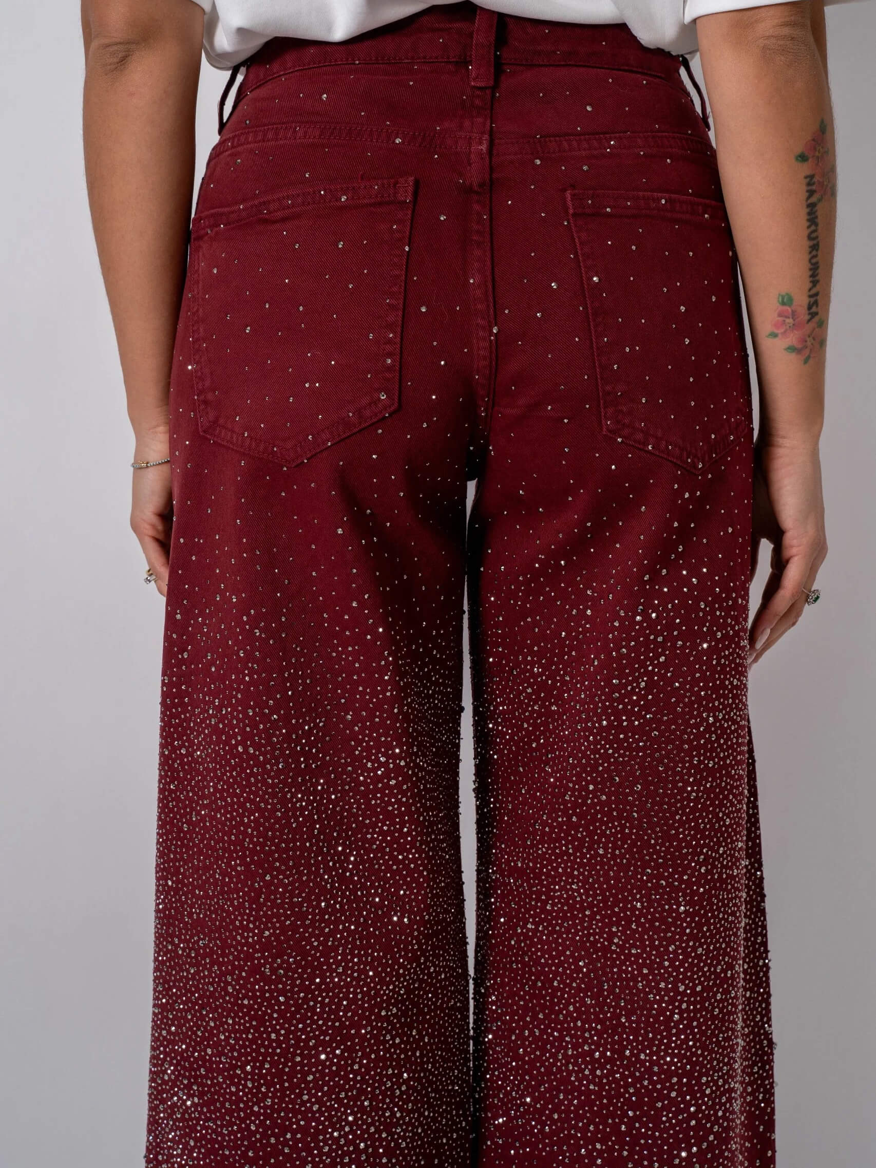 Jean en denim pailleté bordeaux