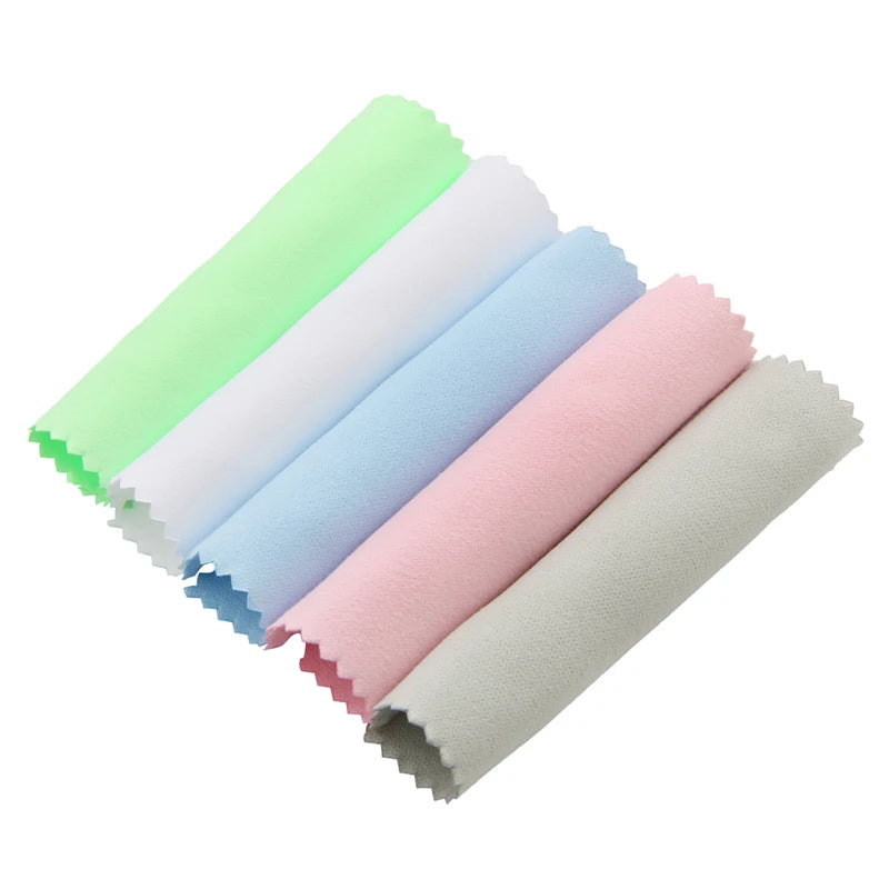 MODENZA™ SoftShine – Il panno che restituisce lucentezza ai tuoi gioielli.